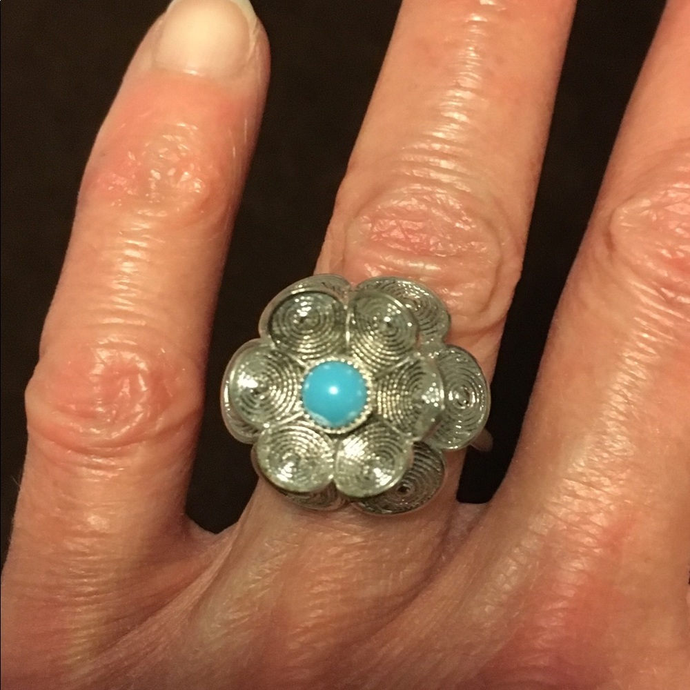 Flower ring - Picture 2 of 4